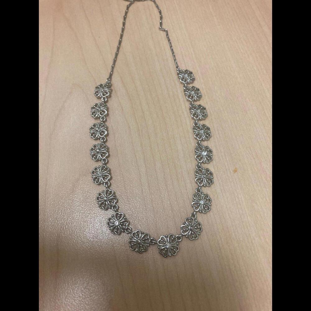 Avon Silver Small Flower Necklace - Picture 1 of 3